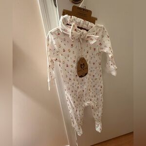 Rabbit + Bear NWT floral onesie and headband size 6-9 months